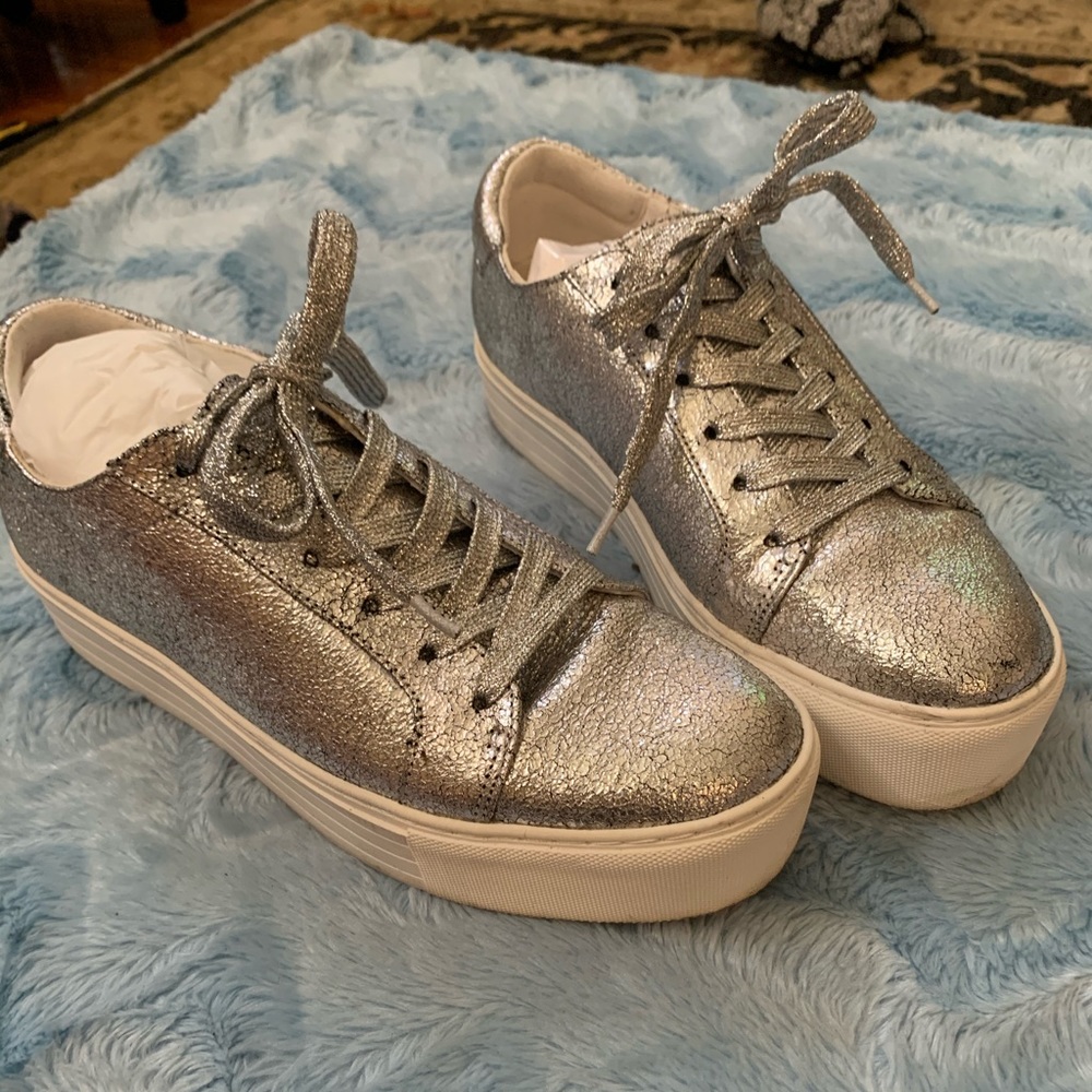 Platform crackled leather sneakers